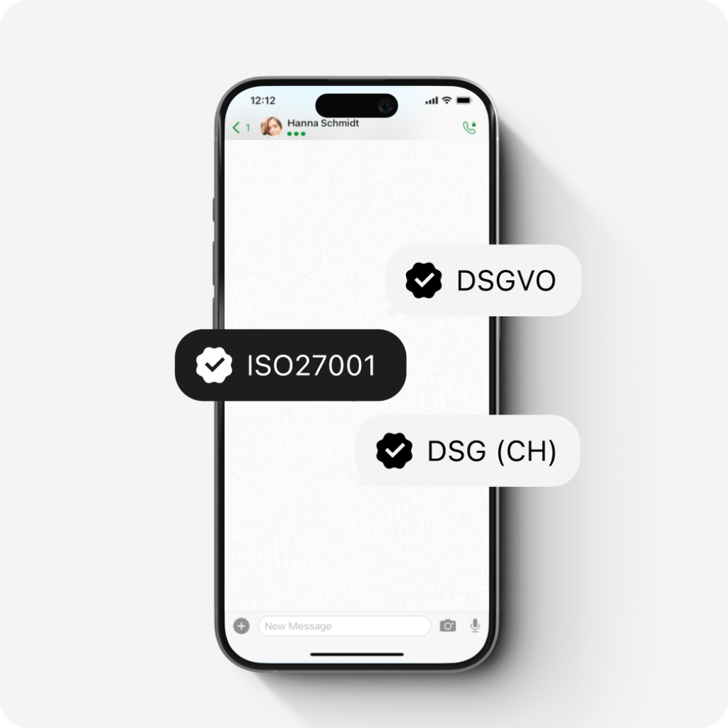 Smartphone avec labels ISO27001, RGPD et LPD suisse sur écran de chat.