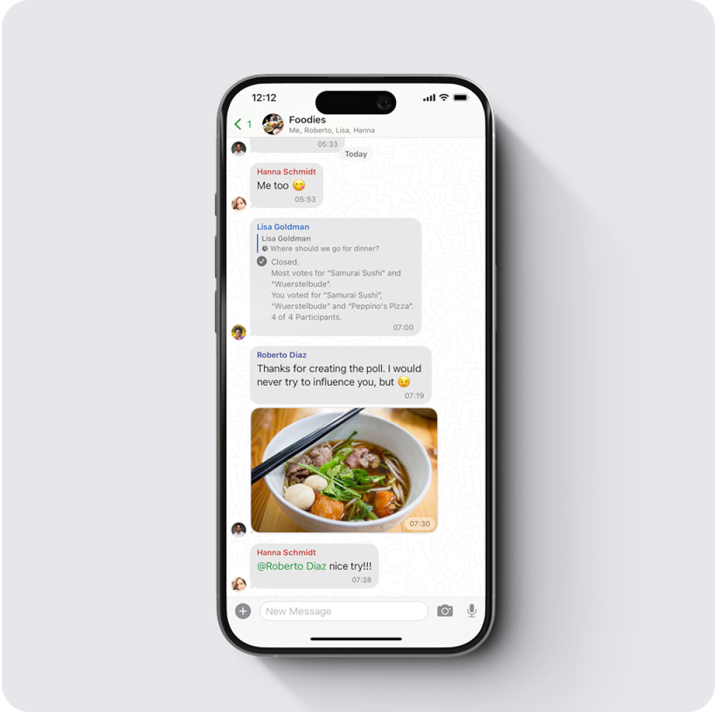 Chat-Oberfläche, die Medien auf einem mobilen Gerät teilt.