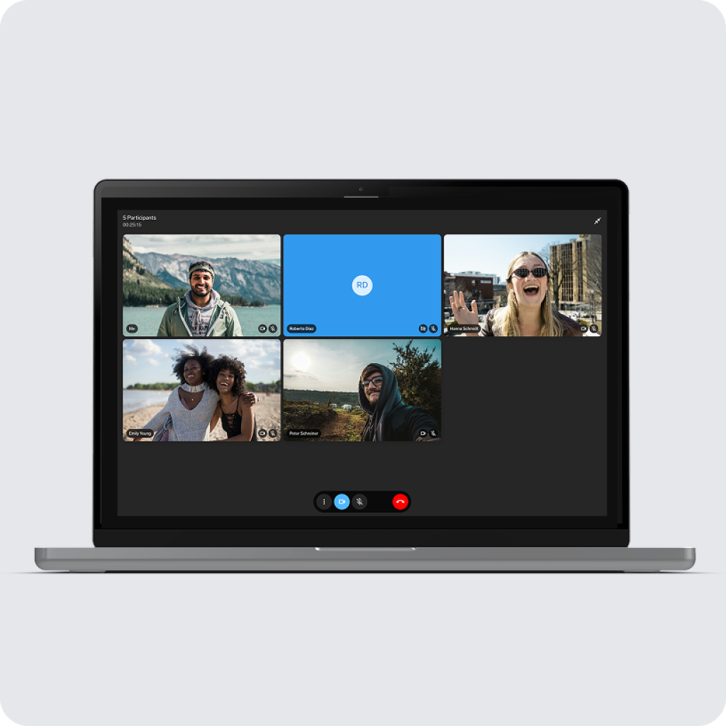 Videoanruf mit 5 Personen auf einem Laptop-Gerät.