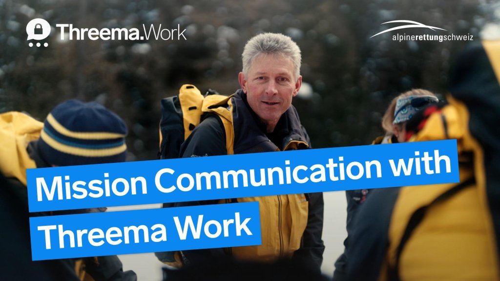Rettungsteam im Schnee mit Text &bdquo;Mission Communication with Threema Work&ldquo; und Logos von Threema Work und Alpinrettung Schweiz.